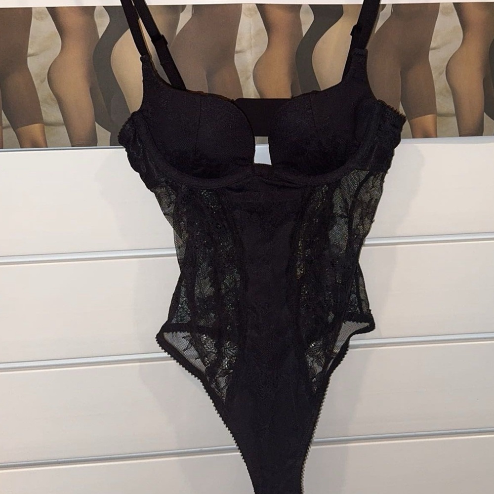 Xs NEW sexy classy black lace skims bodysuit limited edition SKIMS/ womens top